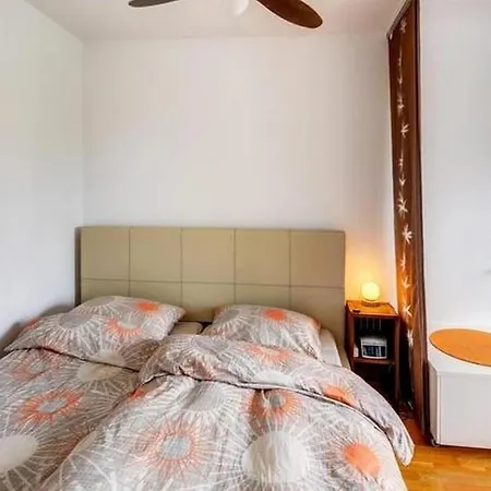Moebliert Lichtdurchflutete Am Waldfriedhof 公寓