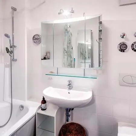 Moebliert Lichtdurchflutete Am Waldfriedhof Appartamento Monaco di Baviera