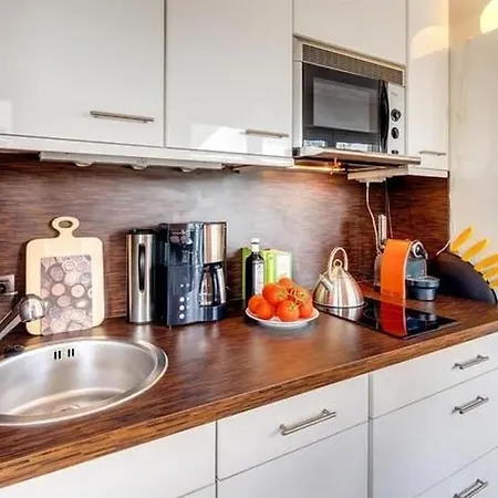 Moebliert Lichtdurchflutete Am Waldfriedhof Апартаменты Мюнхен