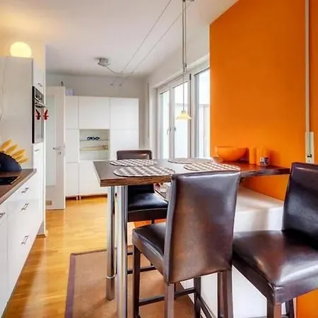 Moebliert Lichtdurchflutete Am Waldfriedhof * Мюнхен