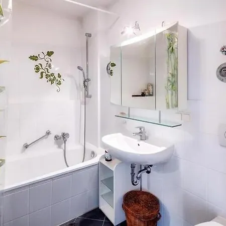 Moebliert Lichtdurchflutete Am Waldfriedhof Мюнхен